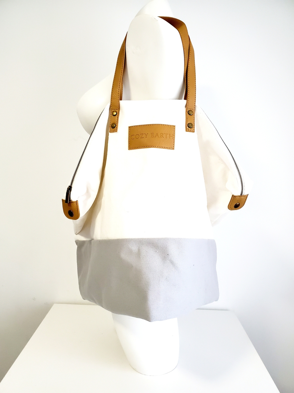 Cozy Earth Two-Tone Canvas Tote in White and Light Gray